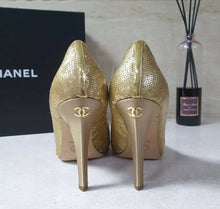 Load image into Gallery viewer, CHANEL Gold Sequins Heels Shoes Sz.38,5 AUTH - LuxyBrand
